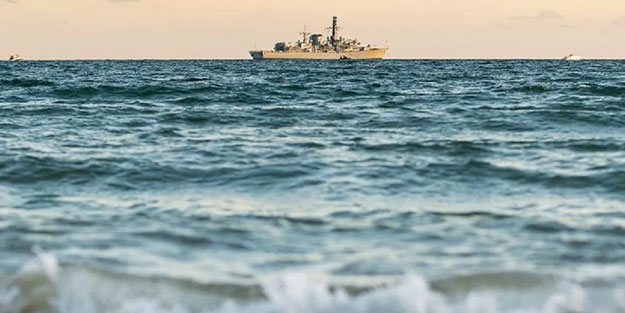 Dünyaya duyurdular: ABD'ye ait 2 savaş gemisini vurduk