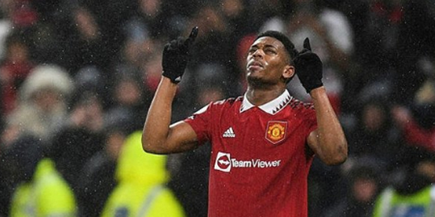 Dünyaya ilan ettiler: Çılgınlar gibi rakam: Fenerbahçe'ye transferde dev rakip! Manchester United'ın planı ortaya çıktı