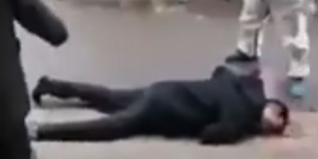 Dünyayı ayağa kaldıran görüntü! Virüse yakalanan adam yere yığıldı