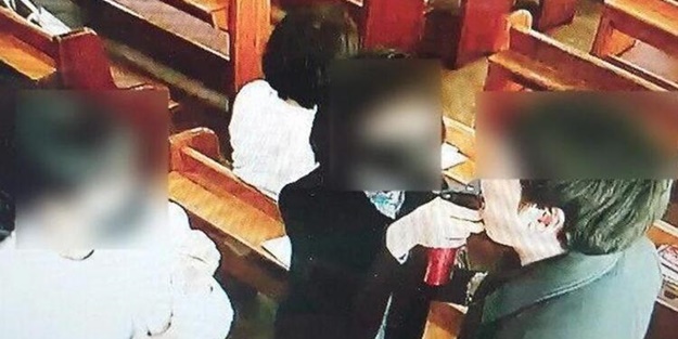 Dünyayı ayağa kaldıran görüntüler! Onlarca kişiye böyle koronavirüs bulaştırmışlar