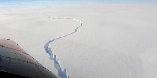 Dünyayı korkutan görüntü... Antarktika’dan büyük bir buzul çatlayarak kopma noktasında!