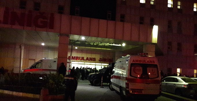 ‘Dur’ ihtarına uymayan araca polis ateş açtı : 2 ölü, 1 yaralı