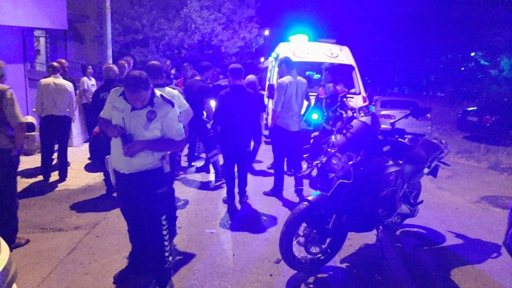 Dur ihtarına uymayan aracı kovalayan Yunus ekibi kaza yaptı: 1’i polis 2 yaralı 