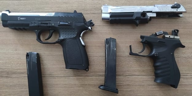 'Dur' ihtarına uymayan araçtan ruhsatsız tabanca çıktı
