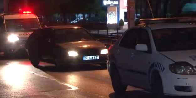 “Dur” ihtarına uymayan hırsızlar, çaldıkları aracı polisin üzerine sürdü! Yaralılar var