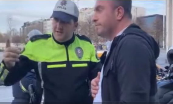 ‘Dur’ ihtarına uymayan taksiciden polise skandal sözler! Benim sülalemin yarısı...