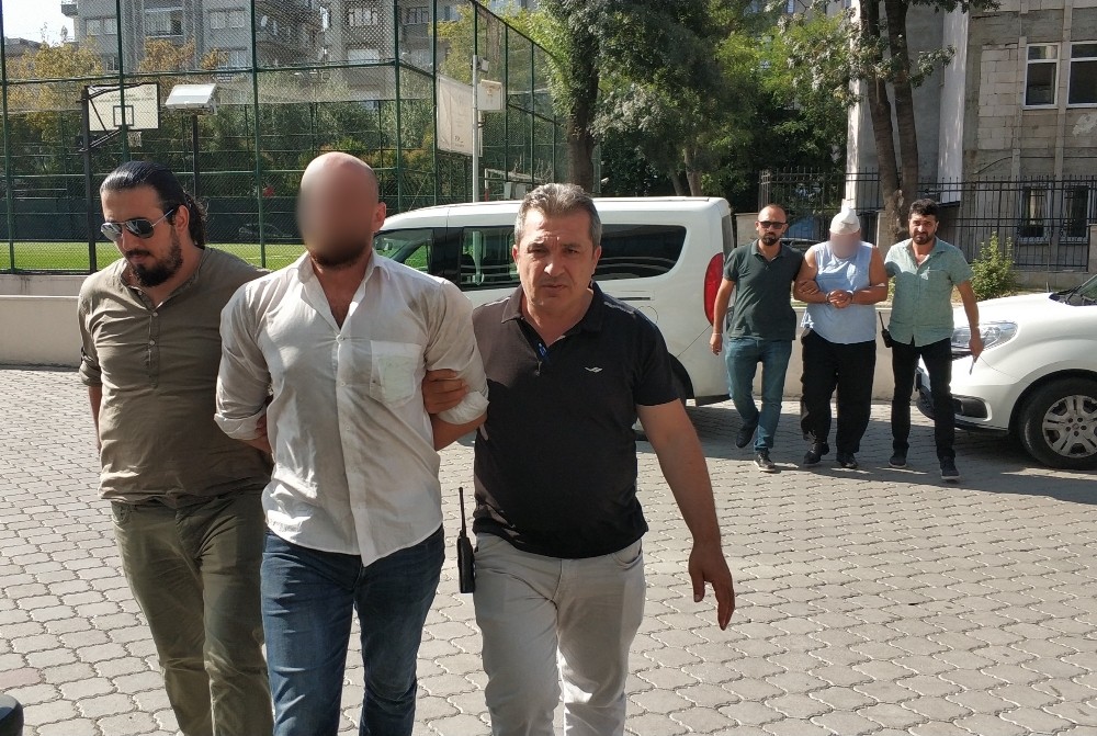 Dur ihtarına uymayıp polisi aracıyla sürükledi 