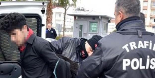 Polise küfür ederek 'Hadi vurun beni' dedi