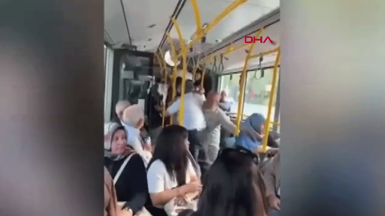 'Durakta durmadın' kavgası! Tekme tokat birbirlerine girdiler