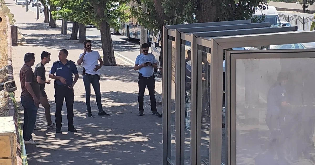 Durakta peş peşe silah sesi: Ateş eden 67 yaşındaki koca yerinden kımıldamadı