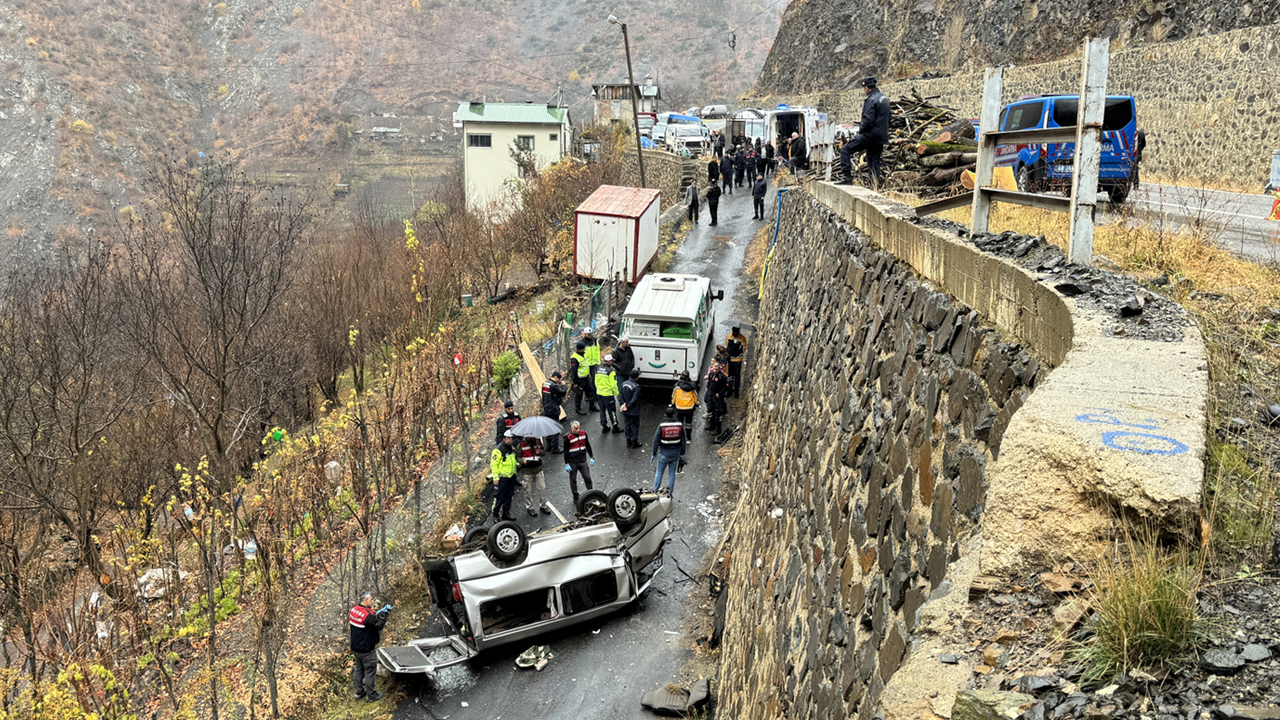 Durduk yere 3 kişi öldü! Ehliyetsiz sürücü dehşeti