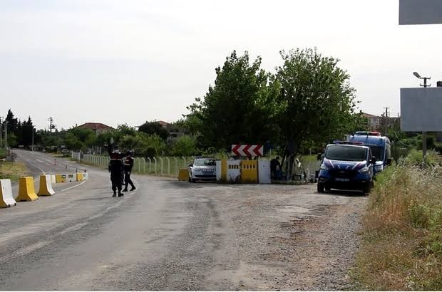 Durdurulan araçtan uyuşturucu ve sahte para çıktı 