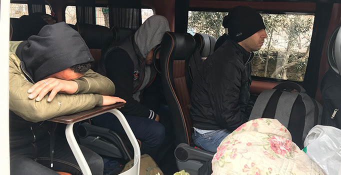 Durdurulan otobüste 41 kaçak yakalandı