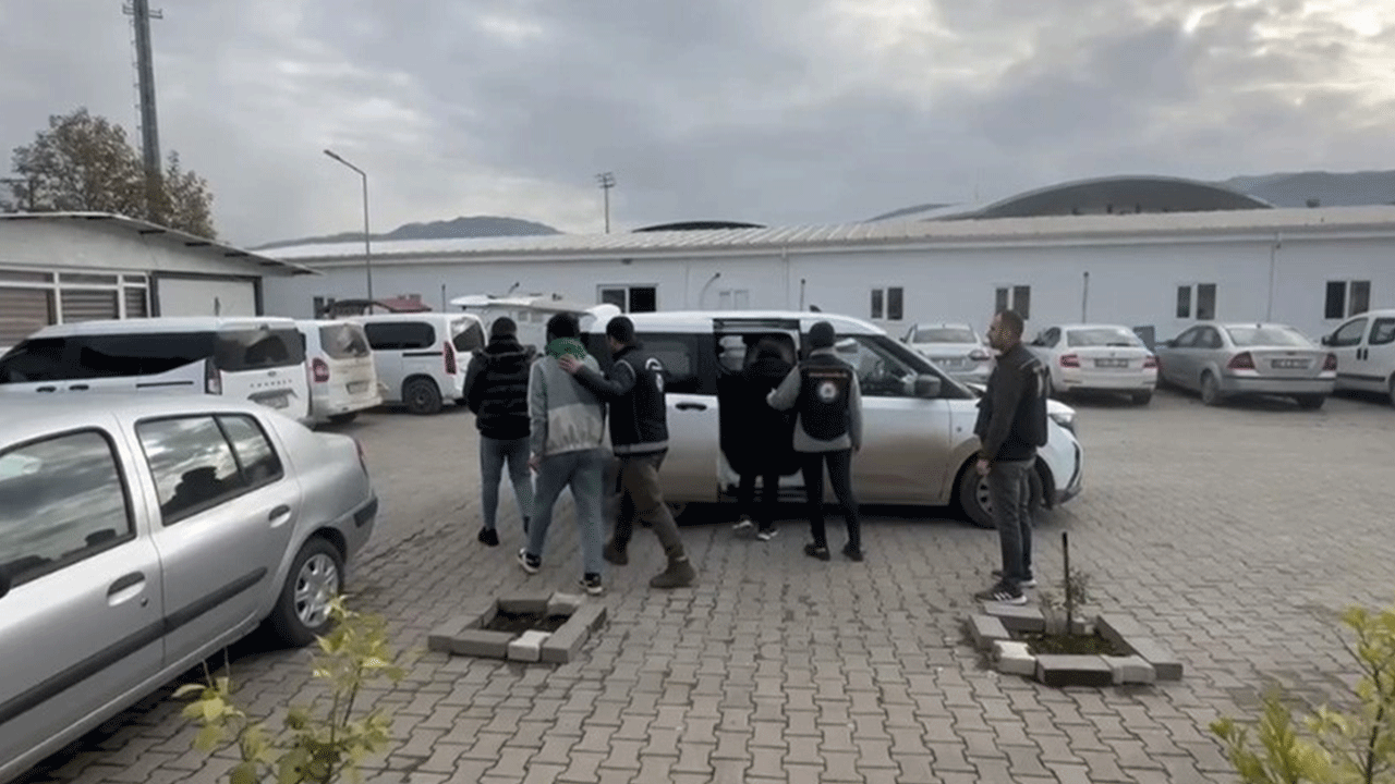 Durdurulan otobüsten kaçak çıktı