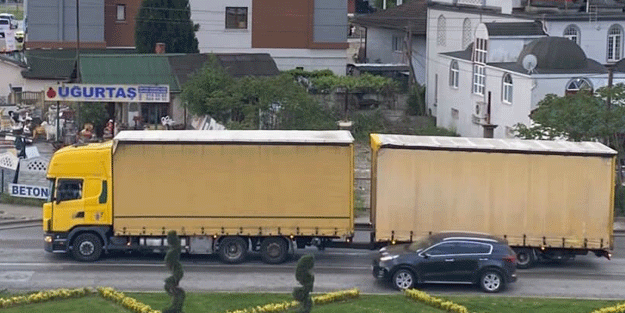 Durdurulan TIR'dan kaçak göçmen çıktı