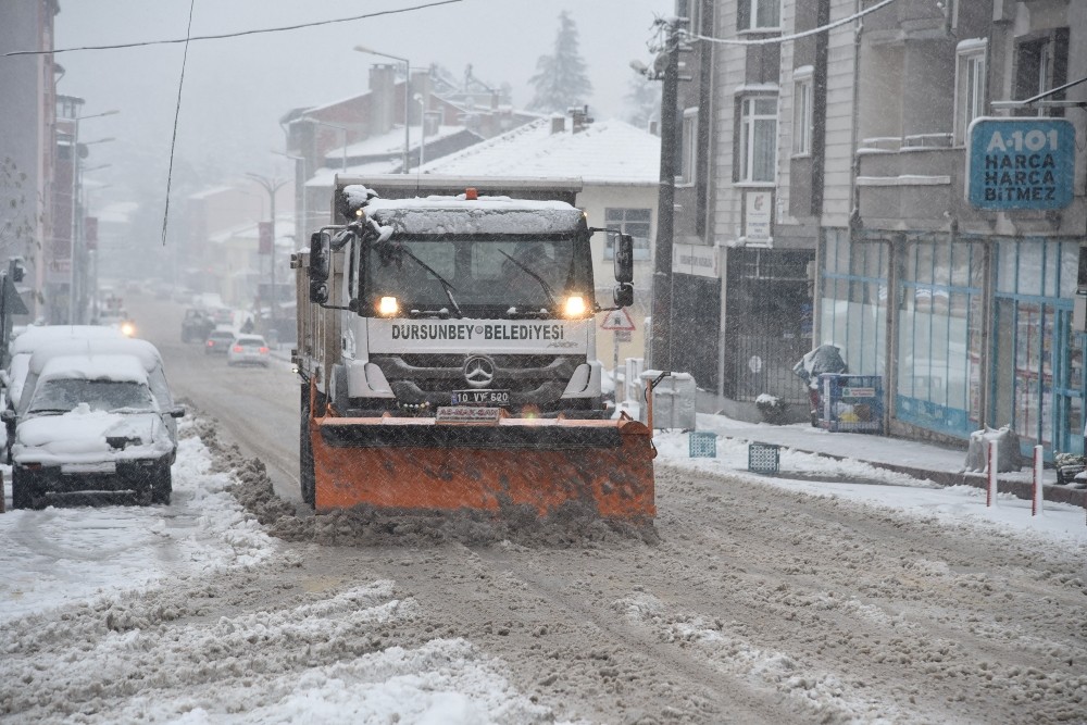 Dursunbey beyaza büründü 