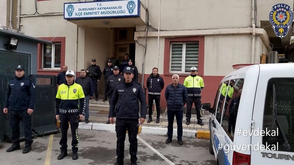 Dursunbey polisinden ’evde kal’ klibi 