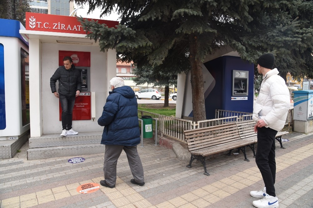 Dursunbey’de Sosyal Mesafe Noktası Uygulaması 
