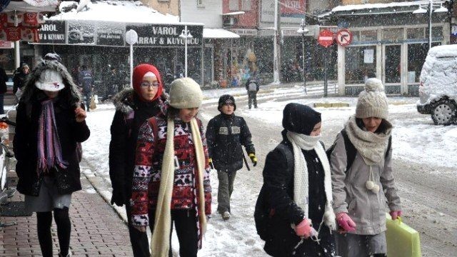 Dursunbey’de taşımalı eğitime ve bazı köy okullarında eğitime ’kar’ tatili 