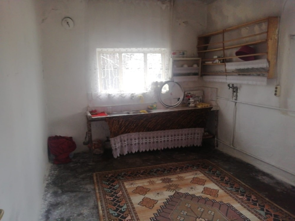Durumu olmadığı için çocuklarını beslenmesiz okula gönderen anne, hayırseverlerden yardım bekliyor 