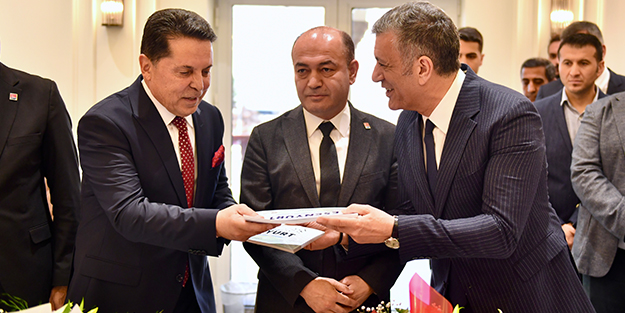 Durun siz kardeşsiniz! CHP ve DEM Esenyurt’ta birbirine girdi