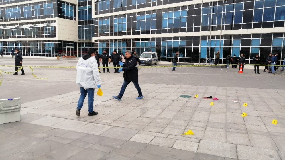 Duruşmaya gelen husumetlisine kurşun yağdırdı 