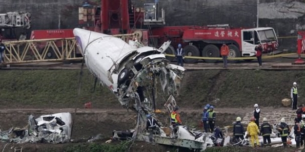 Düşen uçağın pilotu öyle bir hale bulundu ki...