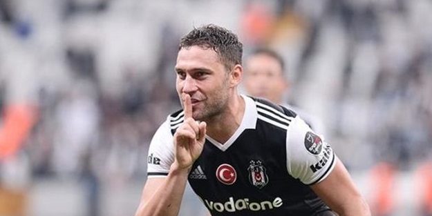 Dusko Tosic'ten van Persie'ye mesaj!