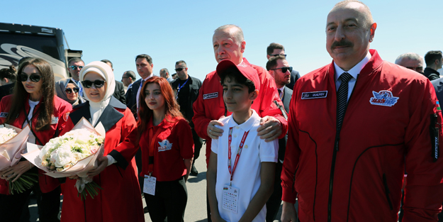 Düşman çatlatan görüntü! Cumhurbaşkanı Erdoğan ile Aliyev Akıncı SİHA'yı imzaladı