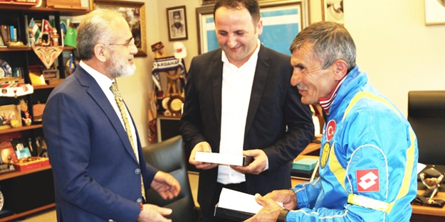 "Düşmanın ve hainin bin bir çeşidine şahit oluyoruz"