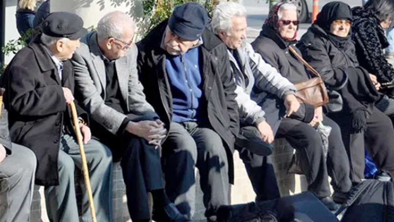 Düşük emekli maaşı alanlar aman dikkat! SGK'dan paranızı hemen alın