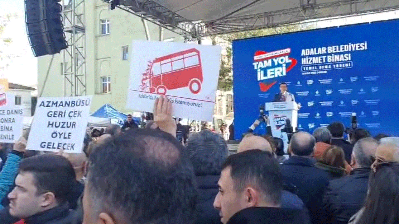 Düşük katılım sinirlerini mi bozmuş? Protesto edilen Ekrem işi pişkinliğe vurdu
