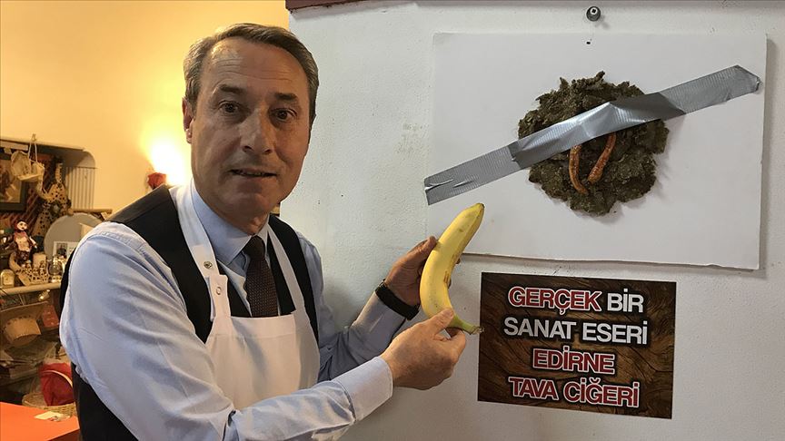 'Duvara bantladığı ciğeri' sokak hayvanları yararına satışa çıkardı