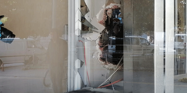 Duvarı deldi! Kuyumcuyu soydu