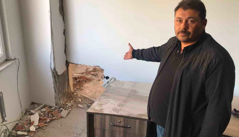 Duvarı delerek girdikleri BBP il binasında ne varsa alıp götürdüler!