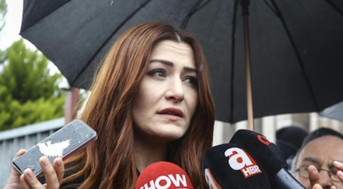 Duyar kasan Deniz Çakır’ın maskesini indiriyoruz! Hayvanlara merhamet, başı örtülüye hakaret