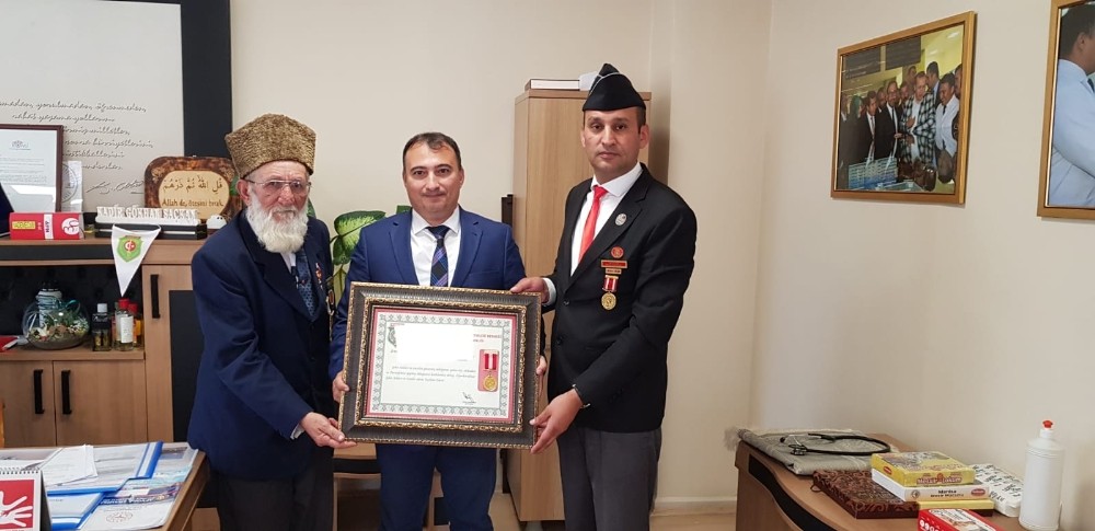 Duyarlı doktora şehit ailelerinden ziyaret 
