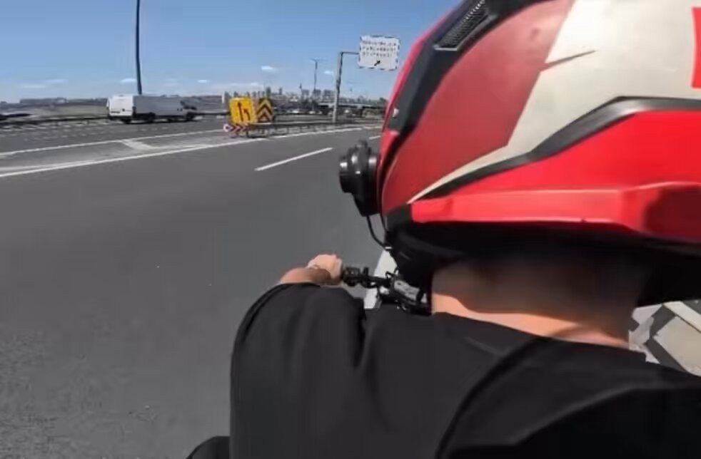 Duyarlı iki genç, bir aileyi cayır cayır yanmaktan kurtardı!