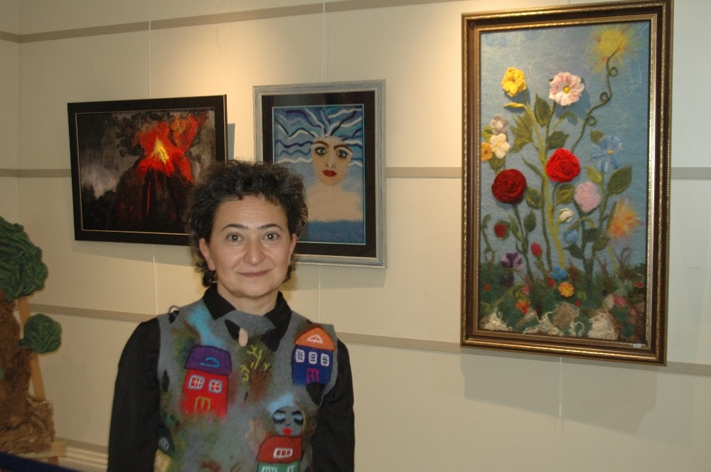 Duygularını keçeye döktü