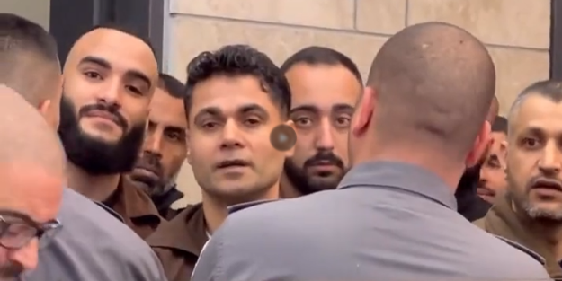 Duygusal anlar... İsrail'in yargıladığı Filistinli esirlerden duruşma salonunda Türkiye ve Suriye'ye...