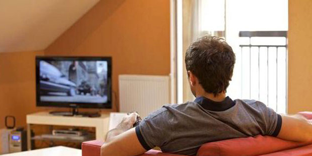 Duyma kaybı: Yüksek sesle televizyon izleme işitme kaybı habercisi olabilir