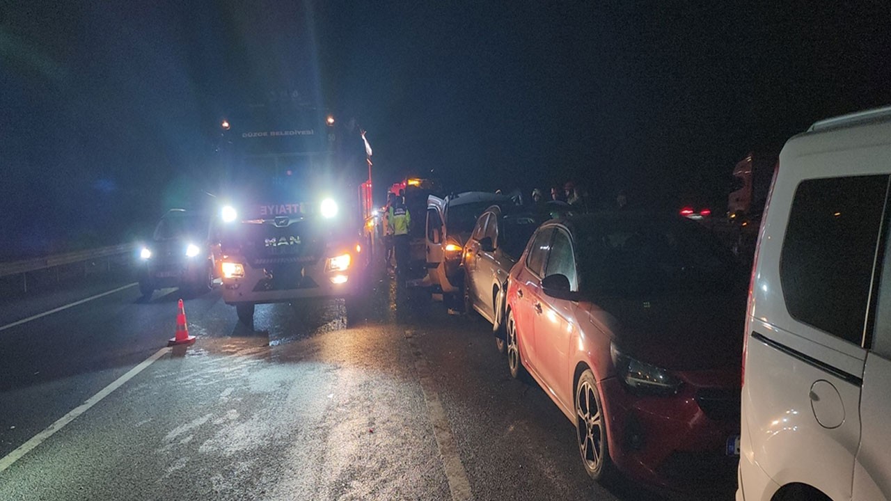 Düzce Anadolu Otoyolu'nda peş peşe kazalar! 10 araç karıştı! 8 kişi yaralandı