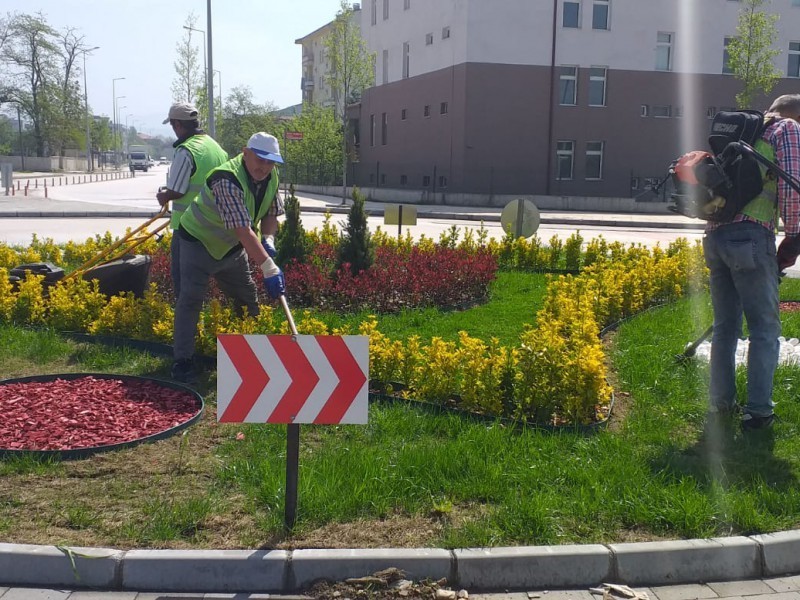 Düzce Belediesi bahar çalışmalarına hız kesmeden devam ediyor 