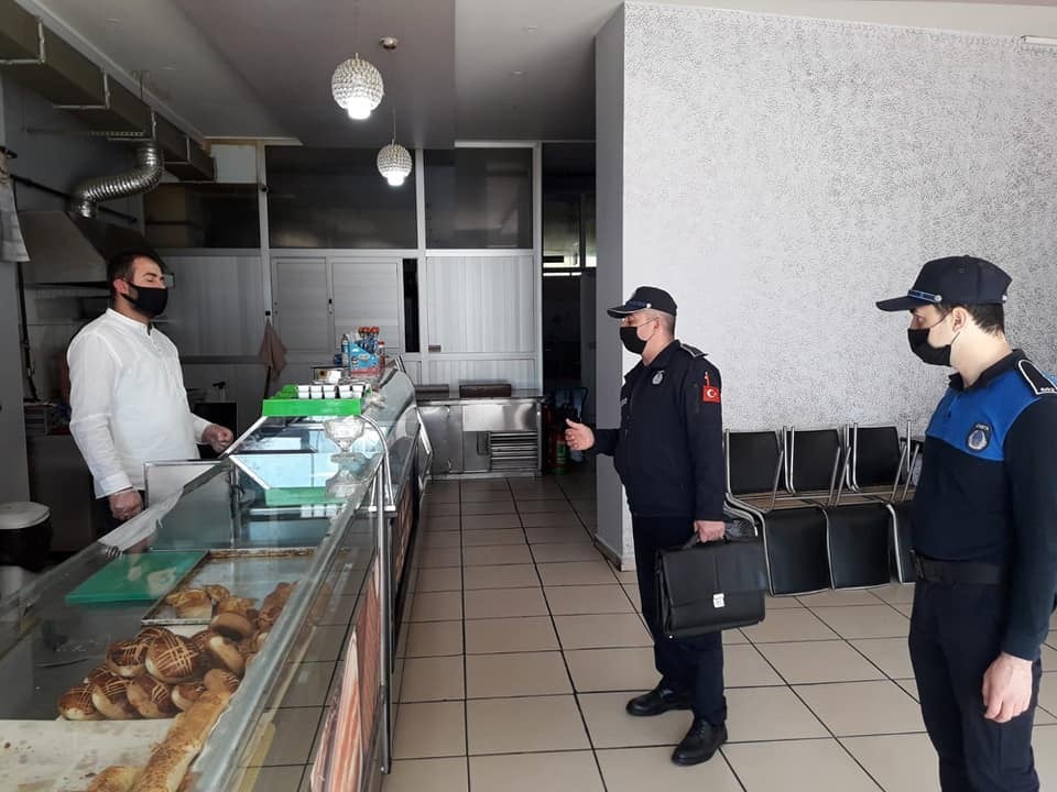 Düzce Belediyesi Zabıta ekiplerinden marketlere denetim 