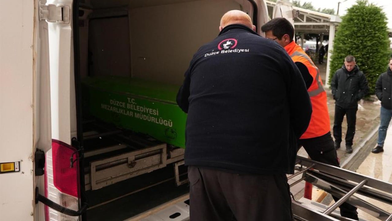 Düzce Belediyesi cenaze nakillerini uçakla ücretsiz yapacak Para alan CHP'li belediyeler utanır mı?