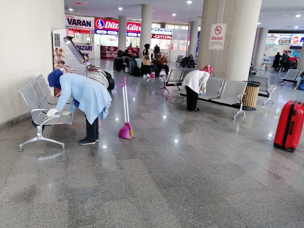 Düzce Belediyesi ekipleri çalışmalarını sürdürüyor 