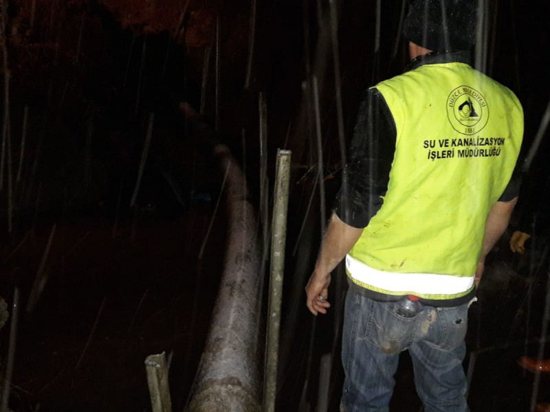 Düzce Belediyesi Gölyaka’da ki çalışmalara destek verdi 