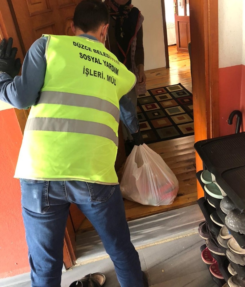 Düzce belediyesi kapı kapı dağıtıyor 