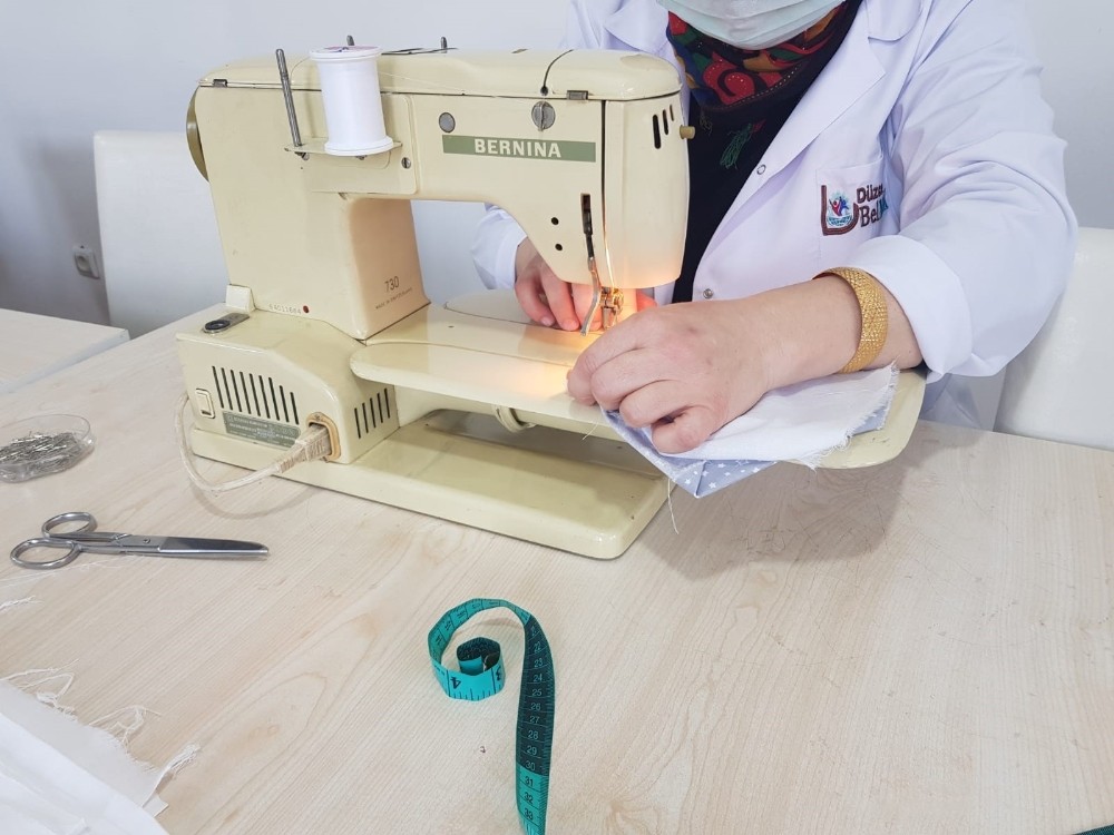 Düzce Belediyesi maske üretimine başladı 