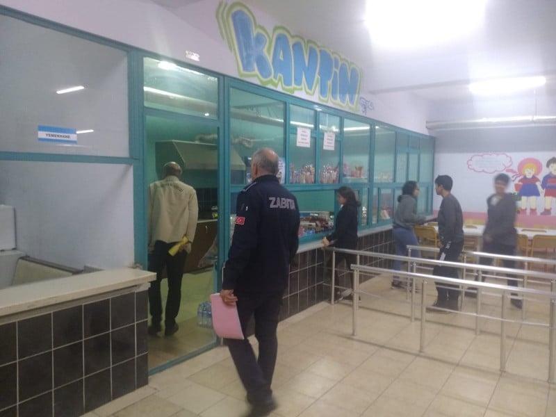Düzce Belediyesi okul kantinlerini tek tek denetliyor 